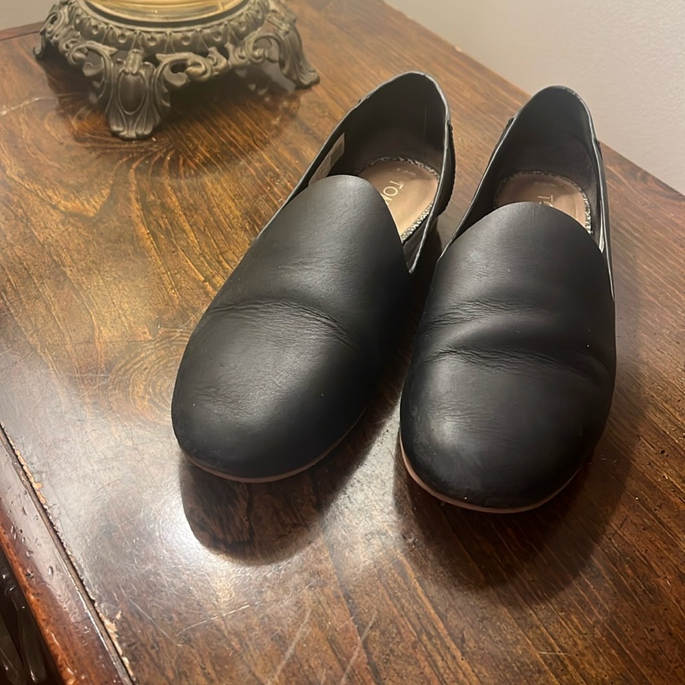 Toms leather flats women’s size 6.5